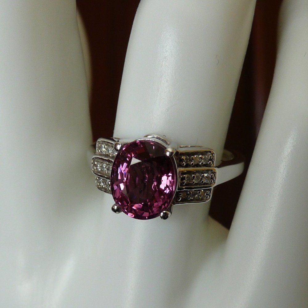 2.80ct PINK SPINEL .09 ct diamonds 18K white gold